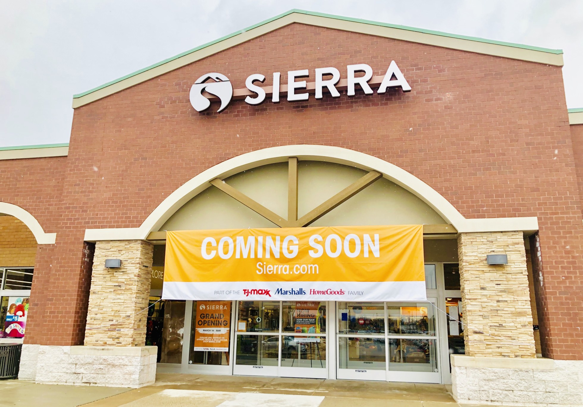 Sterling, USA - November 21, 2019: TJ Maxx storefront with sign by entrance  of store in Fairfax county, Virginia and car Stock Photo