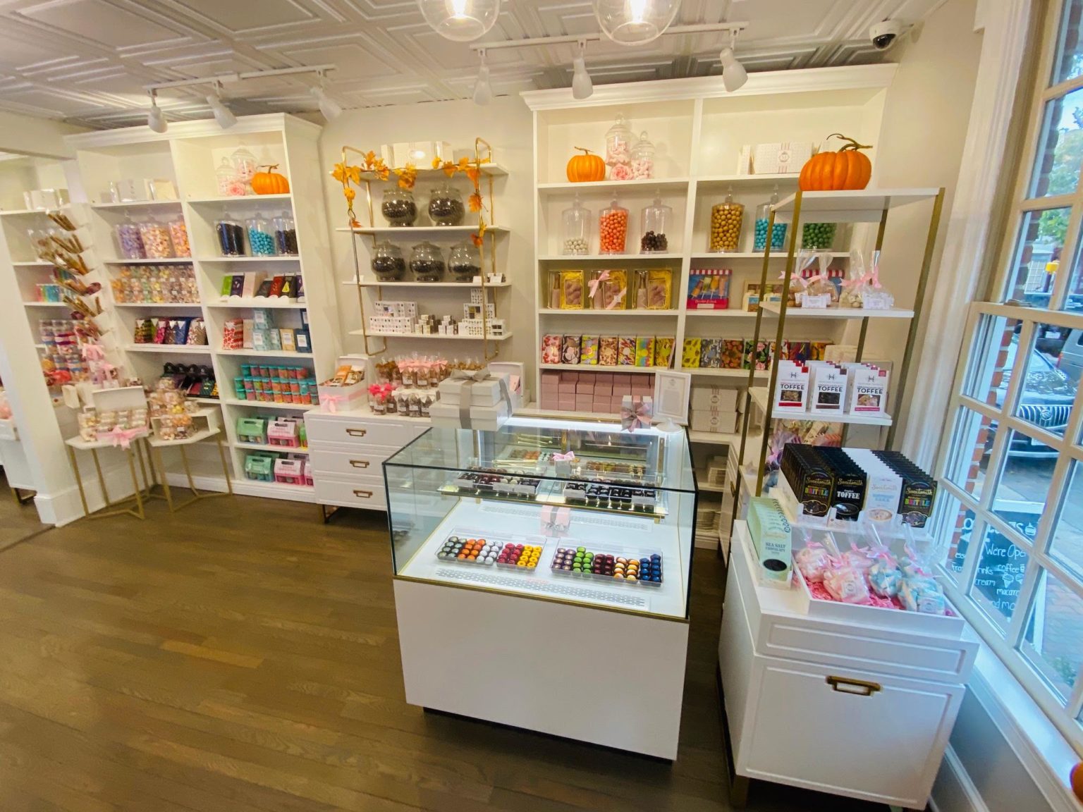 Mocatinas Dessert Cafe holds ribbon cutting in Leesburg The Burn