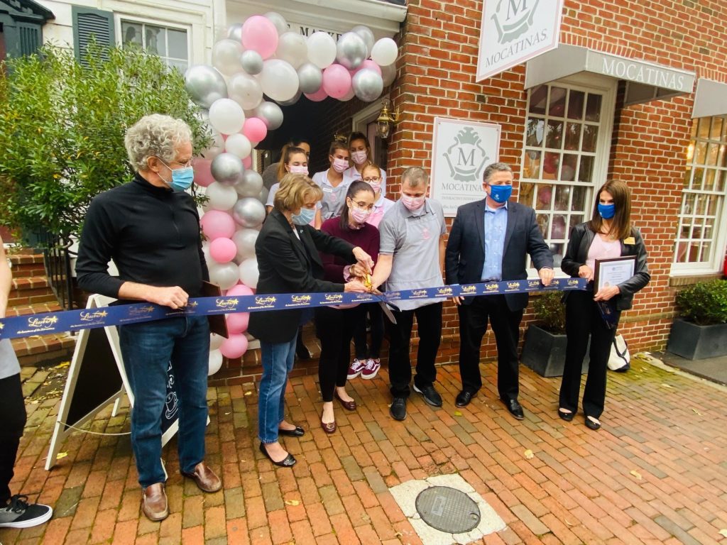Mocatinas Dessert Cafe holds ribbon cutting in Leesburg The Burn