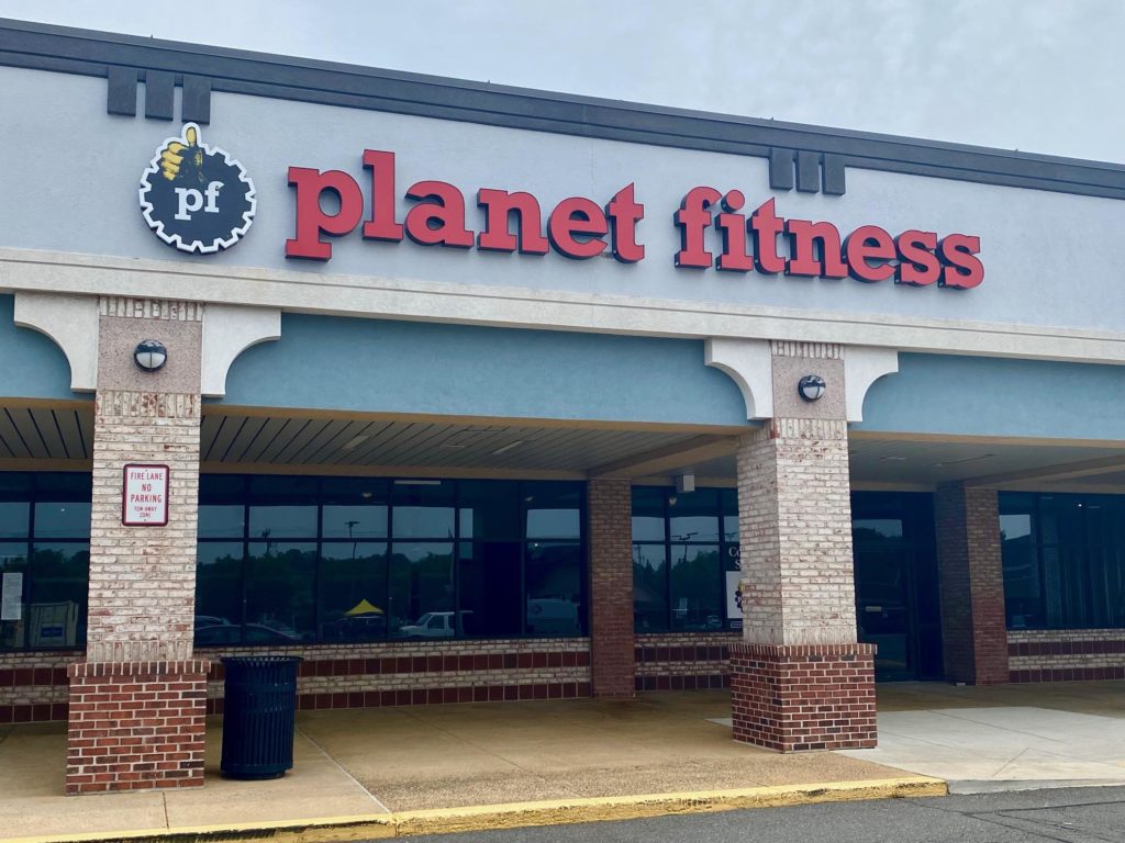 Fitness sign goes up on Market Street in Leesburg The Burn