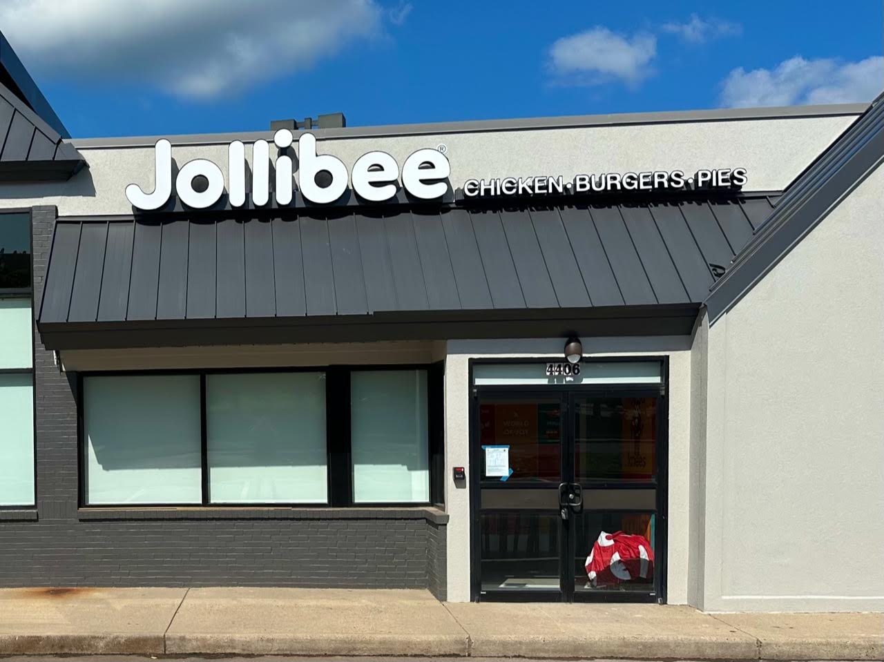Signs are up at new Jollibee restaurant in Chantilly The Burn