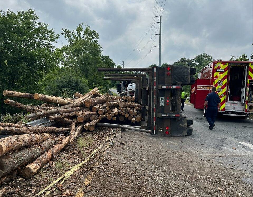 Breaking News: Timber truck crash shuts Leesburg on-ramp - The Burn